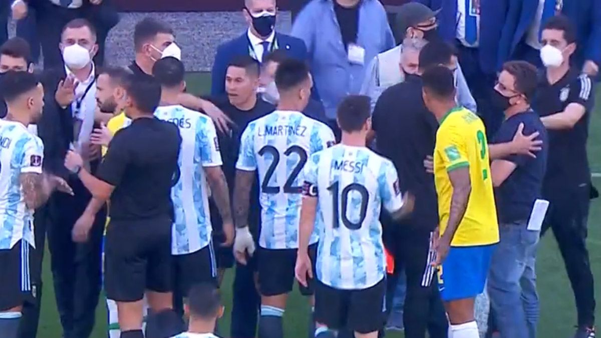 Argentina se retiró del estadio en el duelo ante Brasil