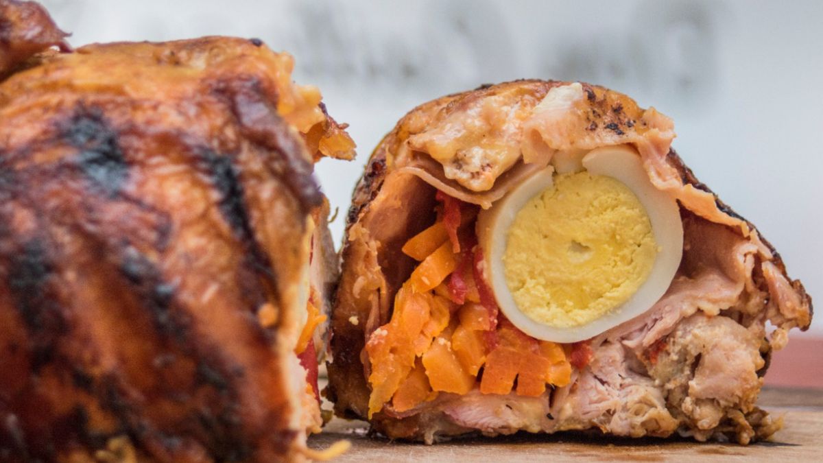 El pollo relleno es uno de los platos más elegidos por los argentinos durante las fiestas.