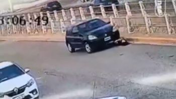 Accidente en Chubut: su auto se descompuso, se bajó para repararlo y terminó atropellada