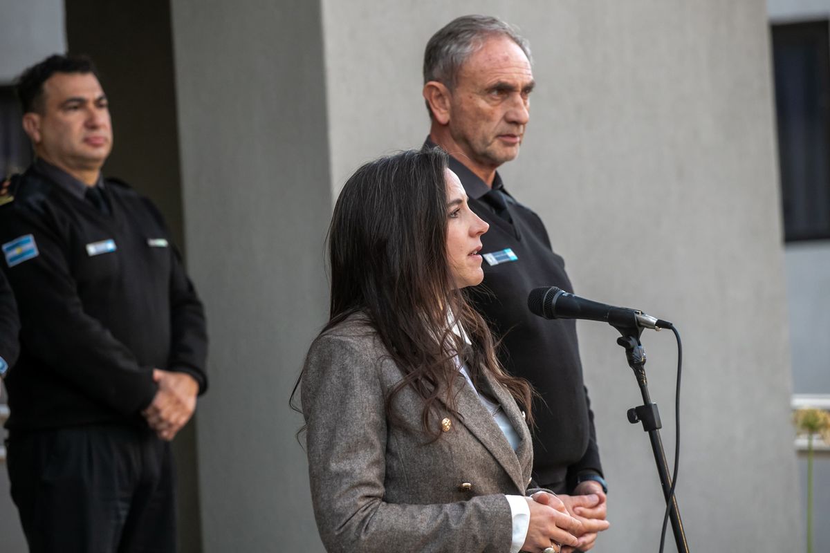 Mercedes Rus, escoltada por el director del Servicio Penitenciario, Eduardo Orellana. Mercedes Rus, escoltada por el director del Servicio Penitenciario, Eduardo Orellana.