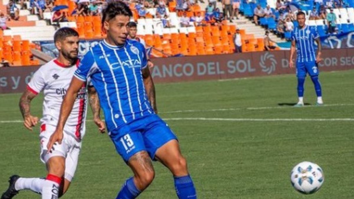 El Indio Fernández se lesionó en el partido frente a Sarmiento.