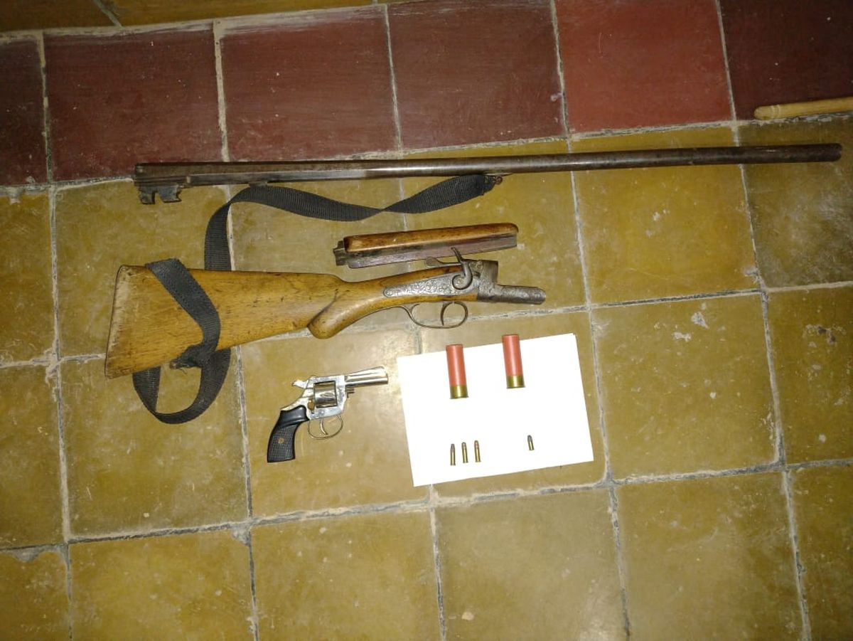 La Policía realizó cuatro allanamientos en Luján de Cuyo que permitió detener a La Policía realizó cuatro allanamientos en Luján de Cuyo que permitió detener a