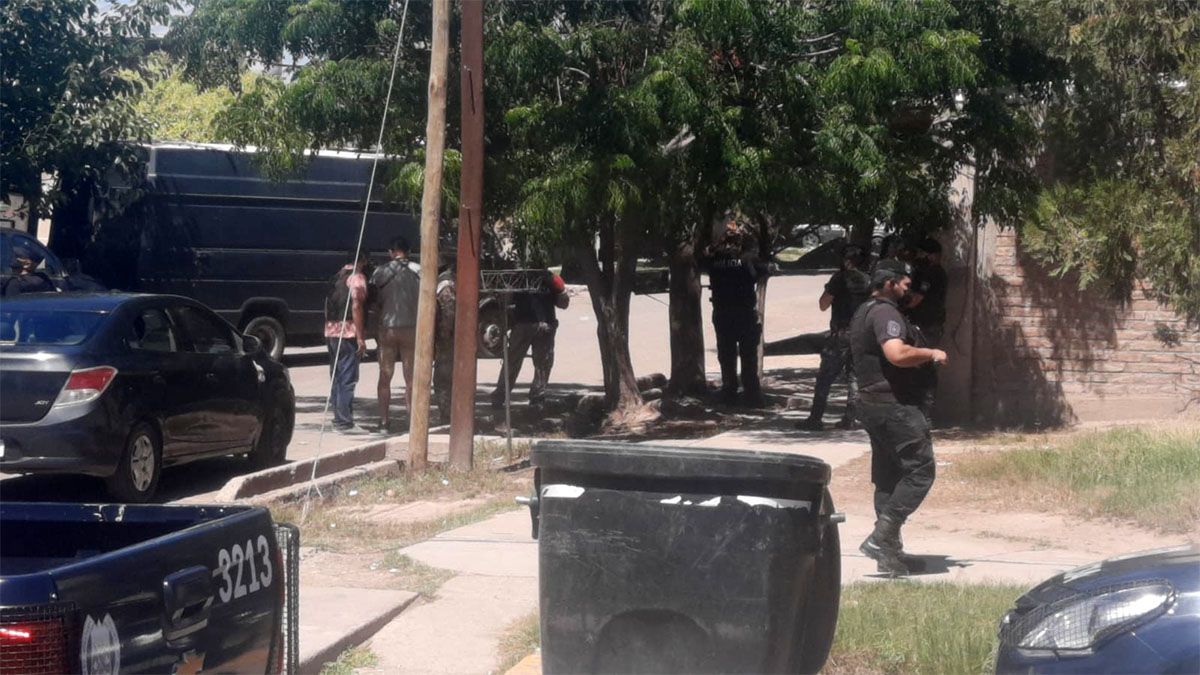 Un hombre se atrincheró en su casa de Guaymallén y realizó varios disparoos