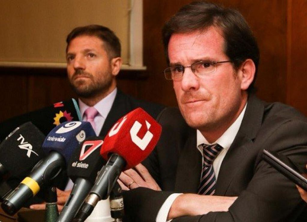 Gonzalo Nazar Boulin (a la derecha de la imagen) decidirá sobre la libertad o preventiva de los rugbiers franceses. Gonzalo Nazar Boulin (a la derecha de la imagen) decidirá sobre la libertad o preventiva de los rugbiers franceses.