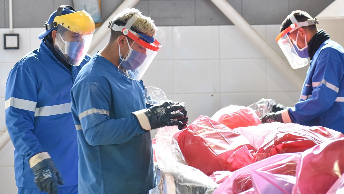 Los mendocinos tiramos 150 kilos por hora de remedios vencidos y residuos patológicos.