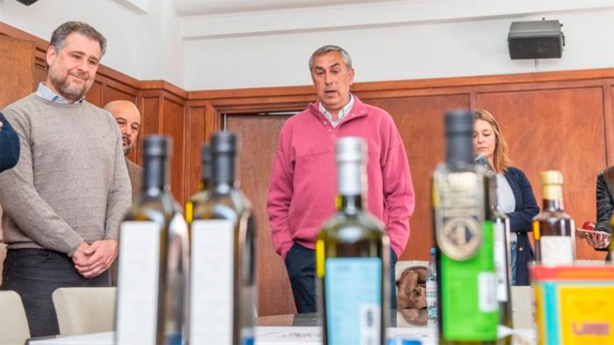 Enrique Vaquié, ministro de Economía y Energía, presentó la etiqueta de seguridad que garantiza la Indicación Geográfica.