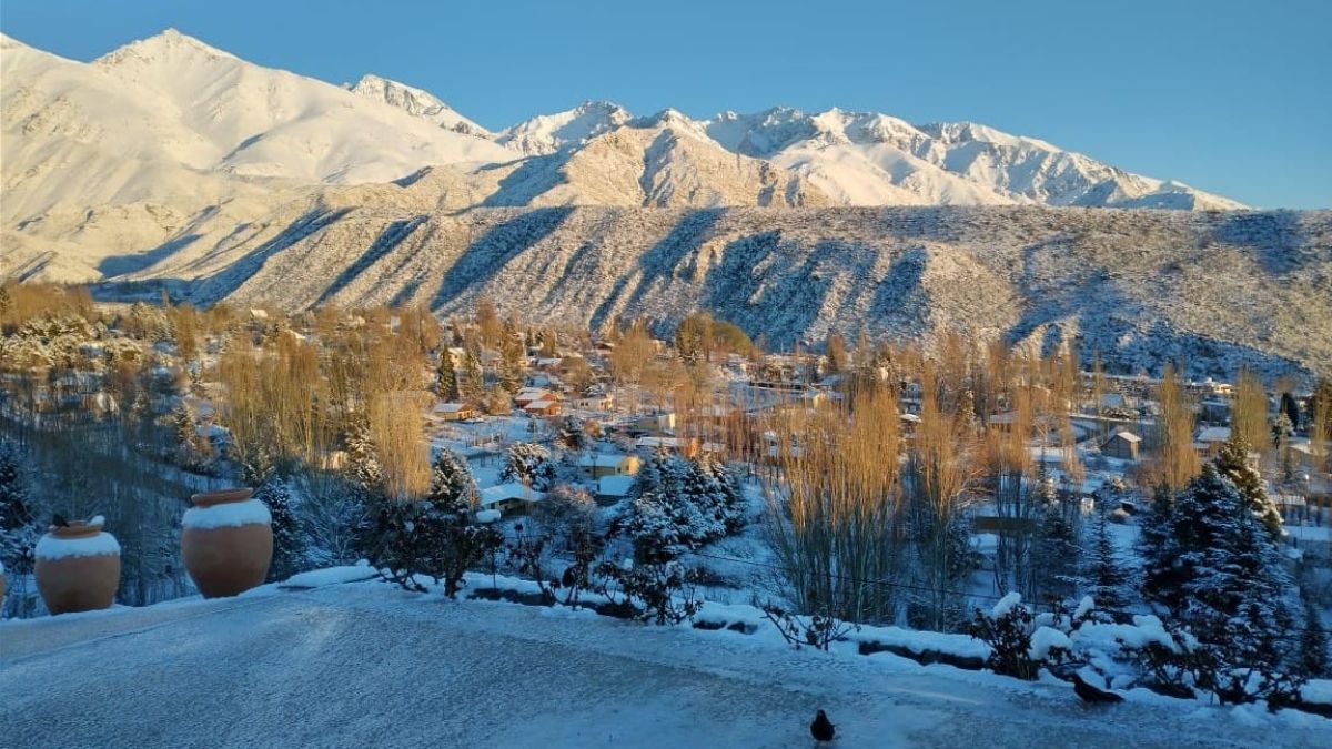 Buen tiempo para la zona cordillerana se anticipa hasta la pr&oacute;xima semana. El sol cala entre las monta&ntilde;as nevadas, provocando hermosas postales.