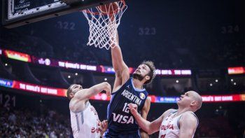 Argentina le ganó a Polonia y avanzó invicta a los cuartos de final del Mundial