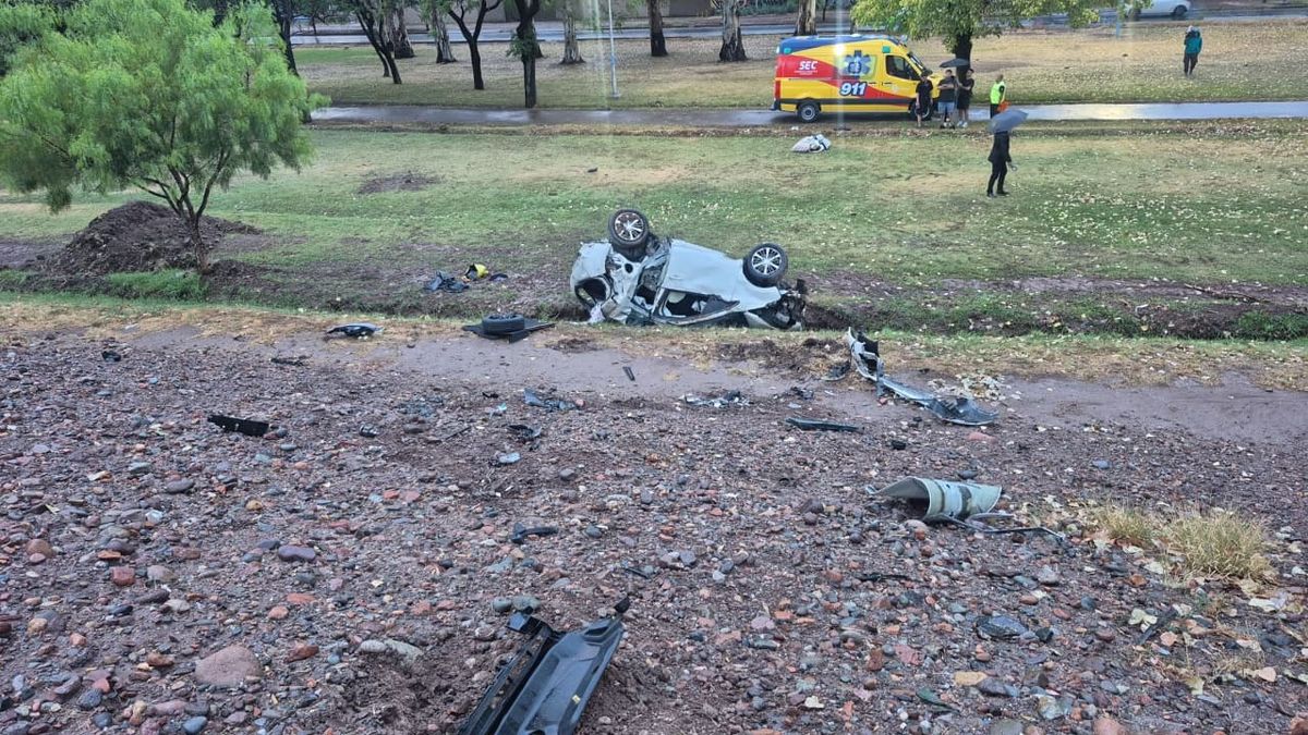 Dos accidentes en plena lluvia complicaron la circulación en Acceso Este y Acceso Sur