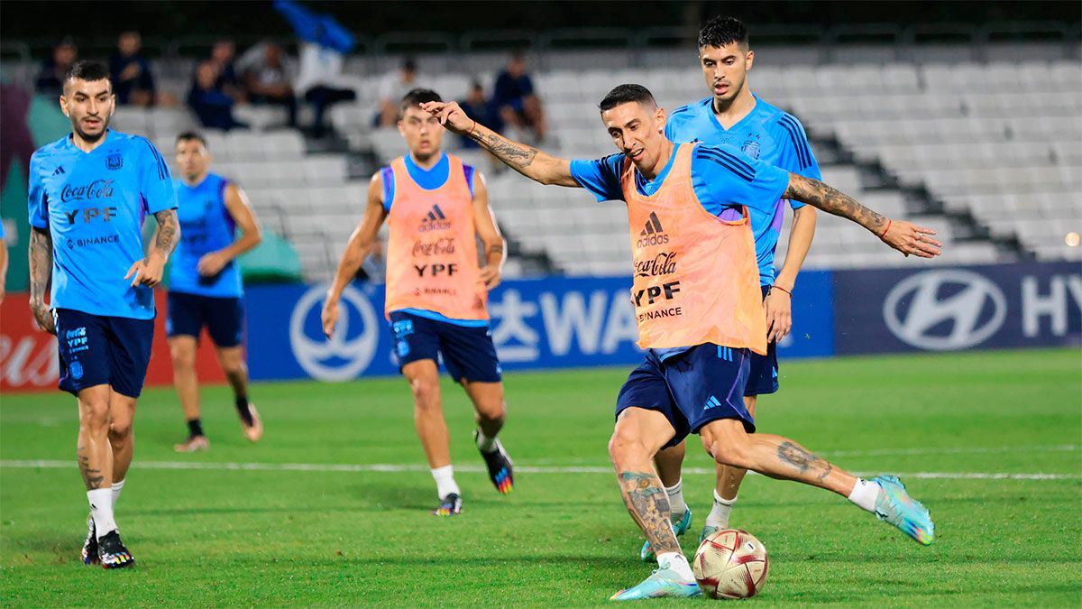 Ángel Di María trabajó a la par del resto de los futbolistas que fueron suplentes en la semifinal ante los croatas. (NA).