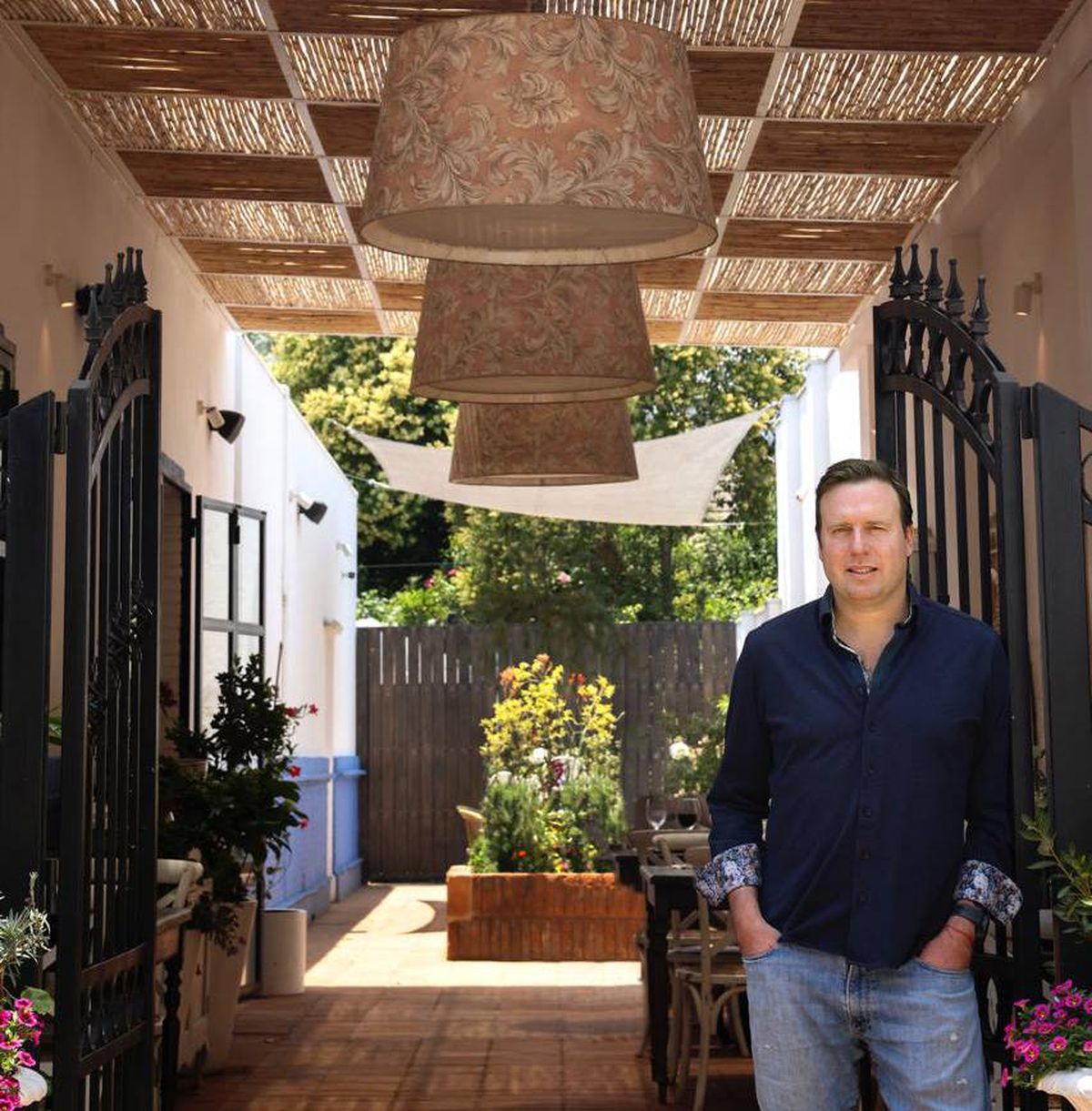 Max Raide tiene 43 años, es empresario gastronómico chileno y lleva una década impulsando una ruta enogastronómica entre Argentina y Chile. Max Raide tiene 43 años, es empresario gastronómico chileno y lleva una década impulsando una ruta enogastronómica entre Argentina y Chile.