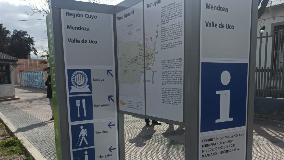 Turismo en Mendoza: los nuevos carteles ofrecen información clara y de interés para mendocinos y turistas.