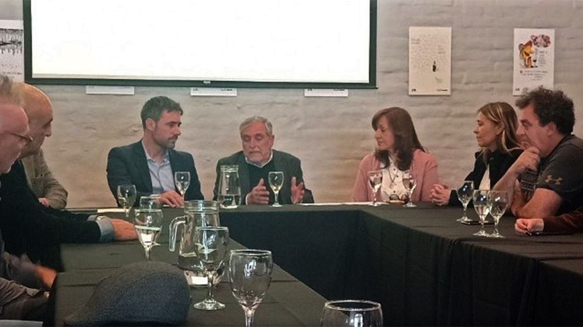 Durante la reunión se acordó que la capacitación será financiada por el CFI (Consejo Federal de Inversiones), tendrá formato virtual y prácticas presenciales en bodegas de Mendoza. 