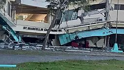 Edificios destruídos y pánico se vivió en Filipinas tras el terremoto y las réplicas.