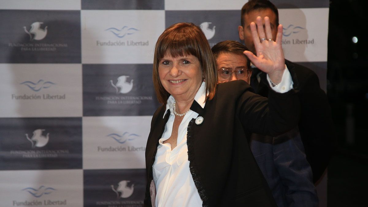 Patricia Bullrich, la cara visible de una derrota que el PRO rápidamente escondió bajo la nueva alfombra libertaria.