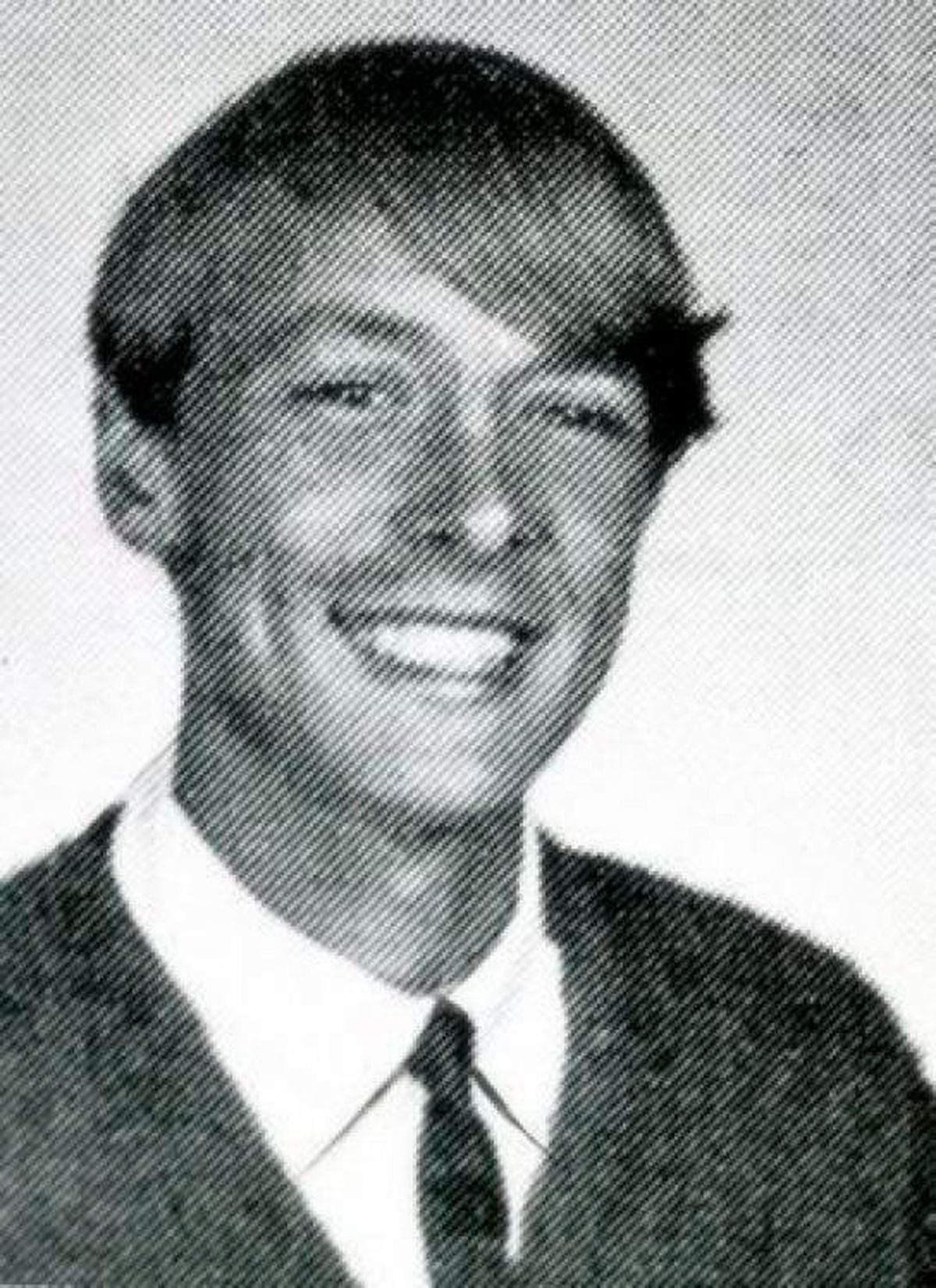 Richard Chase y una foto en su etapa de adolescente. (YouTube).
