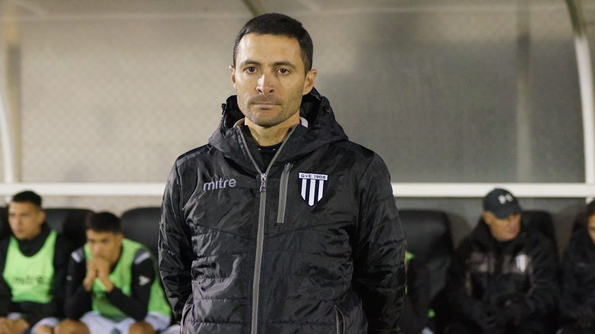 Joaquín Sastre logró un triunfazo ante el puntero Almirante Brown.