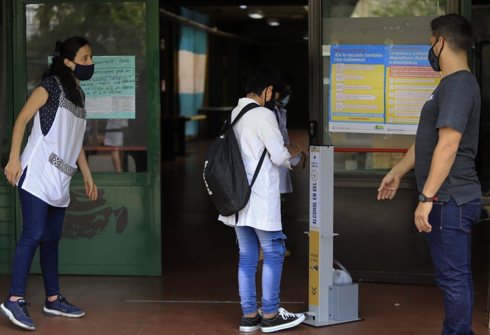 Vuelta a clases: distanciamiento, uso de barbijo, vacuna y otras dudas
