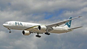 Un pasajero abrió la puerta de emergencia de un avión cuando buscaba el baño