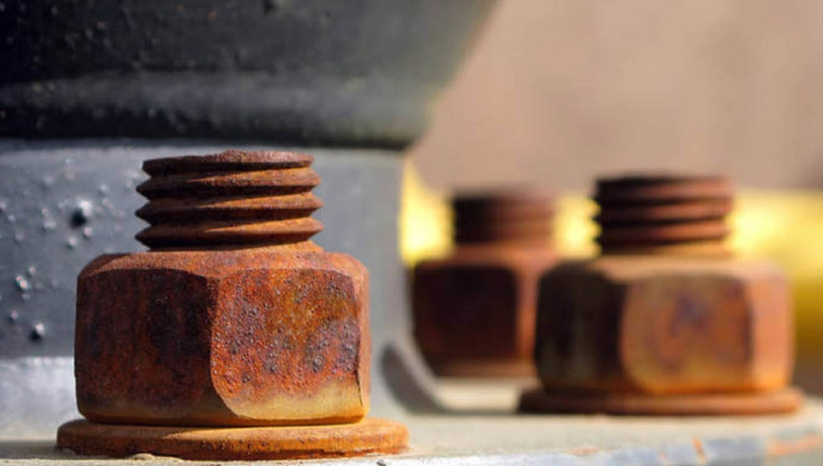 Cómo quitar el óxido de las tuercas usando limón y sal