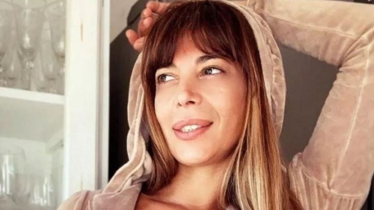 Si queres hoy podes llamarme...: Ximena Capristo salió en tele sin ropa  interior y la foto es un montón