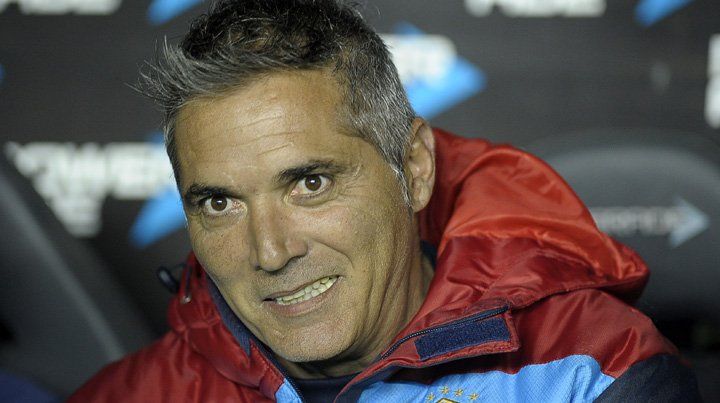 No aguantó y se fue: el peor equipo del torneo se quedó sin DT