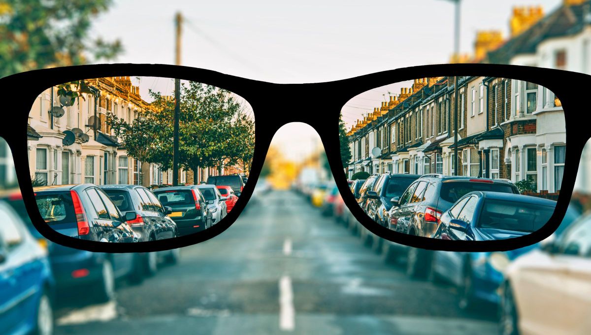 La miop&iacute;a se desarrolla cuando las fuentes de luz son demasiado tenues y la contracci&oacute;n de la pupila es excesiva a distancias de visi&oacute;n cortas.