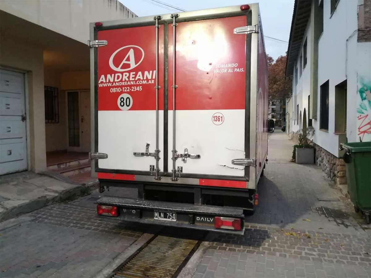 811.100 dosis de la vacuna AstrtaZeneca son distribuidas a todas las provincias ya Mendoza llegaron más de 35 mil dosis de vacunas contra el Covid-19. Foto: Gentileza Matías Pascualetti.&nbsp;