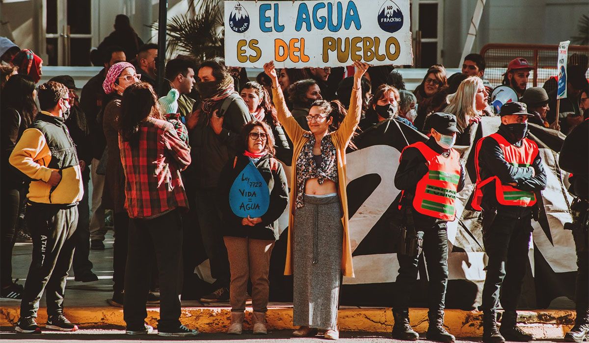 Tiempos de lucha. La imagen refleja el momento en que las asambleas marcharon en contra de la megaminería en Mendoza