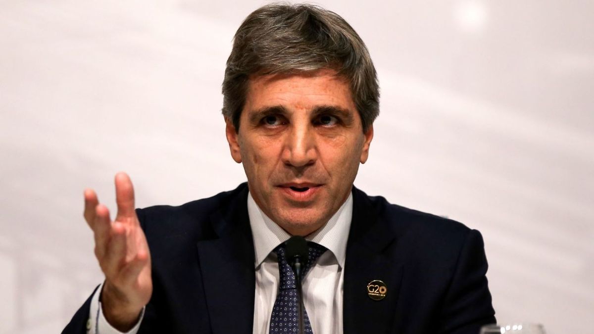 El ministro de Economía Luis Caputo firmó la resolución de los activos del FAL.