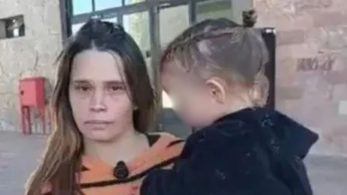La mujer imputada dijo que pensó que era un regalo de Dios. "Tengo cuatro hijos, necesitaba la plata", afirmó Acosta La mujer imputada dijo que pensó que era un regalo de Dios. "Tengo cuatro hijos, necesitaba la plata", afirmó Acosta
