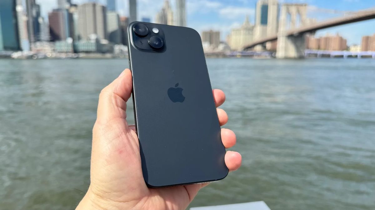 iPhone 15: este tel&eacute;fono de Apple est&aacute; de oferta en Mercado Libre.