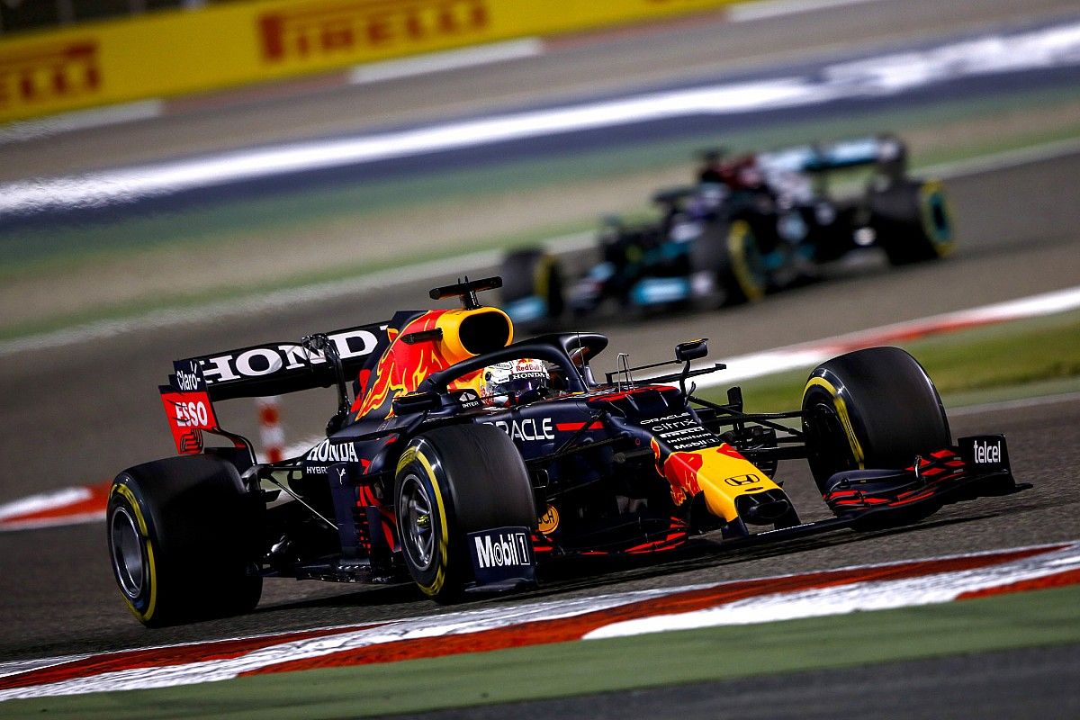 Red Bull conversó con Carlos Sainz para evaluar si podría sumarse a la escudería. Red Bull conversó con Carlos Sainz para evaluar si podría sumarse a la escudería.