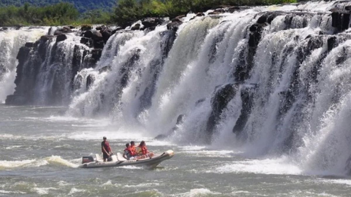 Los Saltos ce Moconá son cataratas de entre 5 y 10 metros de altura, se encuentran en Misiones y atraen al turismo Los Saltos ce Moconá son cataratas de entre 5 y 10 metros de altura, se encuentran en Misiones y atraen al turismo