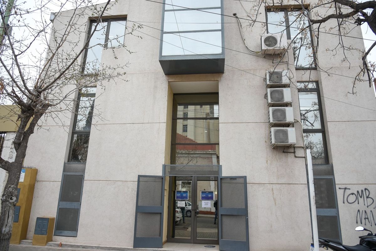 En este edificio de Guaymallén funcionará la nueva sede regional de la Policía Federal que inaugurarán Patricia Bullrich y Luis Petri el próximo viernes. En este edificio de Guaymallén funcionará la nueva sede regional de la Policía Federal que inaugurarán Patricia Bullrich y Luis Petri el próximo viernes.