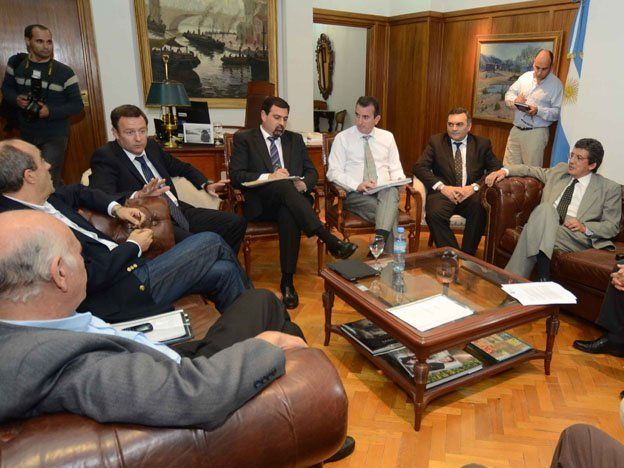 Los radicales se fueron preocupados de la reunión con Paco Pérez por YPF