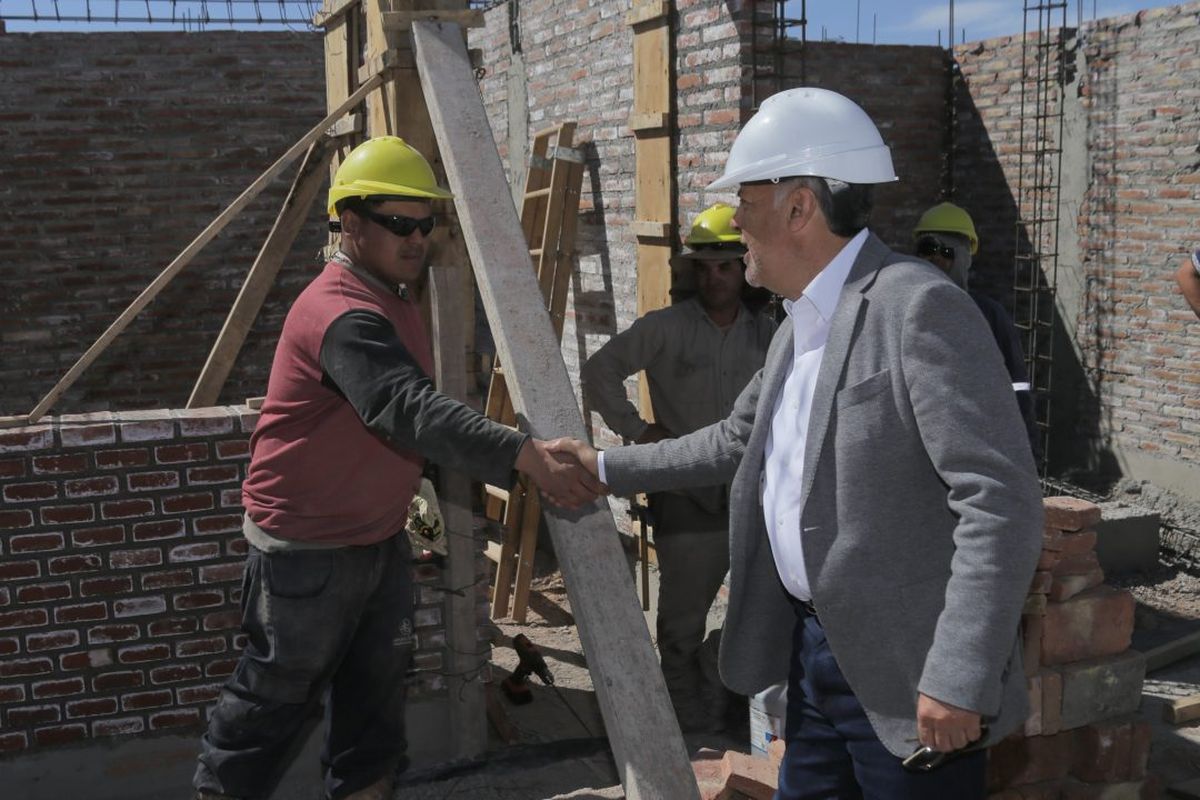 Alfredo Cornejo en obra. Alfredo Cornejo en obra.