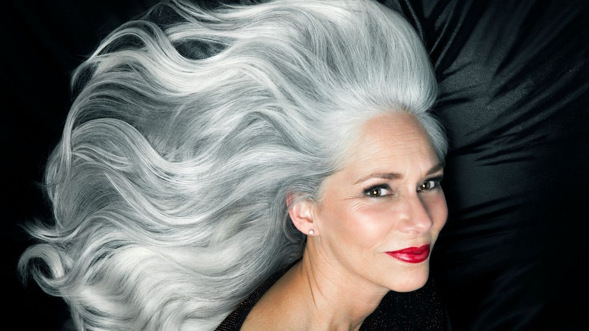 Qué significa que una persona luzca las canas en vez de ocultarlas, según un estudio Qué significa que una persona luzca las canas en vez de ocultarlas, según un estudio