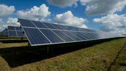 Elon Musk construye paneles ultra delgados para las casas de Estados Unidos. (Foto: Tama Energy)