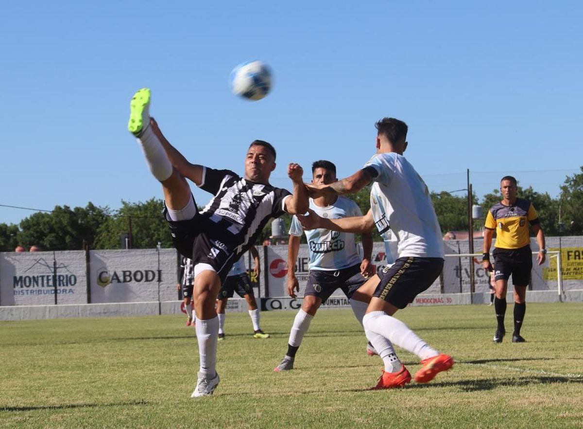 Pacífico sacó diferencias en el primer partido y le ganó a Argentino de local, en el cruce de los conjuntos de Alvear. Pacífico sacó diferencias en el primer partido y le ganó a Argentino de local, en el cruce de los conjuntos de Alvear.
