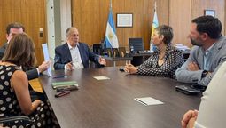 El procurador de la Corte, Alejandro Gullé; la ministra de Ambiente y Energía Jimena Latorre (a la derecha) y el equipo del ministerio, se reunieron este miércoles.