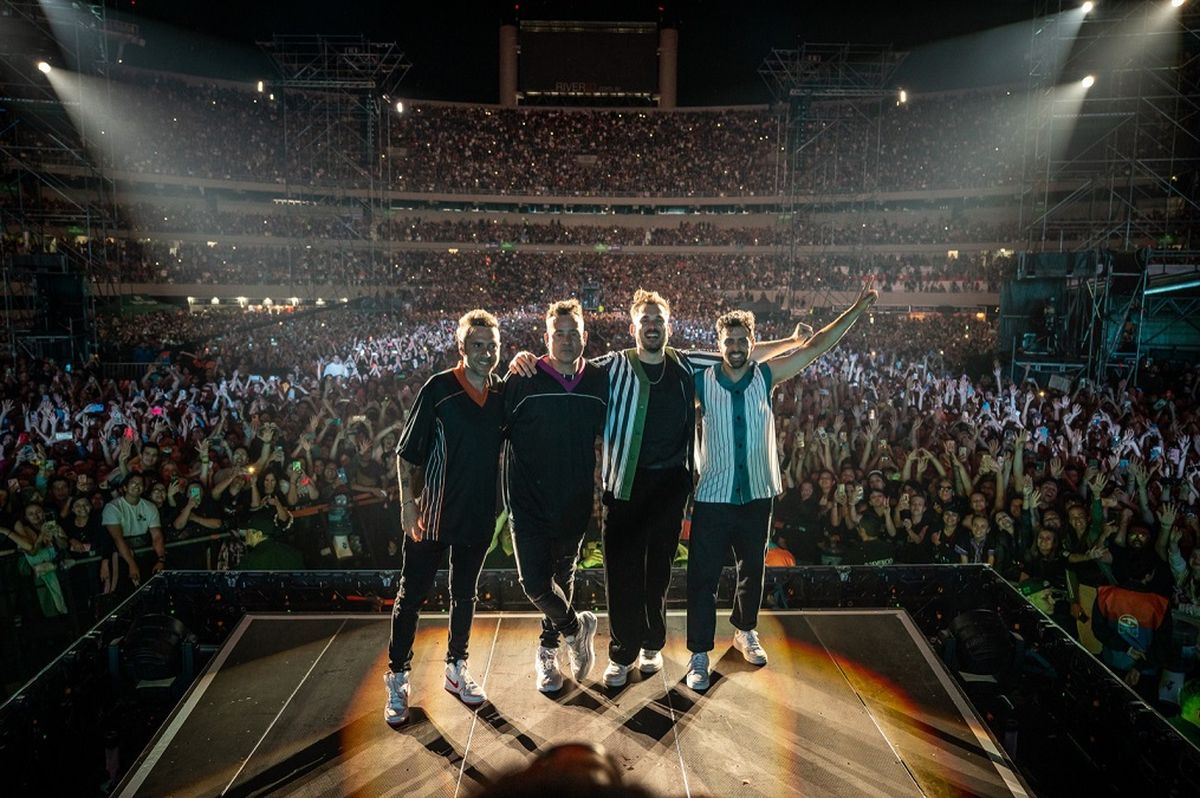 Después de 7 años la banda volvió a los escenarios con un regreso triunfal que sorprendió a sus fanáticos con un show de despedida a fines de 2023. Después de 7 años la banda volvió a los escenarios con un regreso triunfal que sorprendió a sus fanáticos con un show de despedida a fines de 2023.