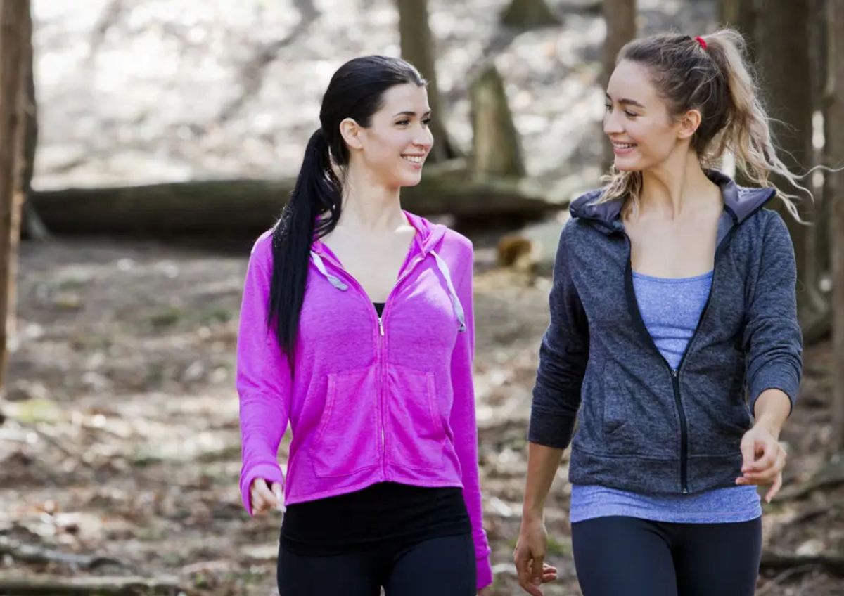 Por qué es mejor caminar a la inversa, según la ciencia&nbsp;