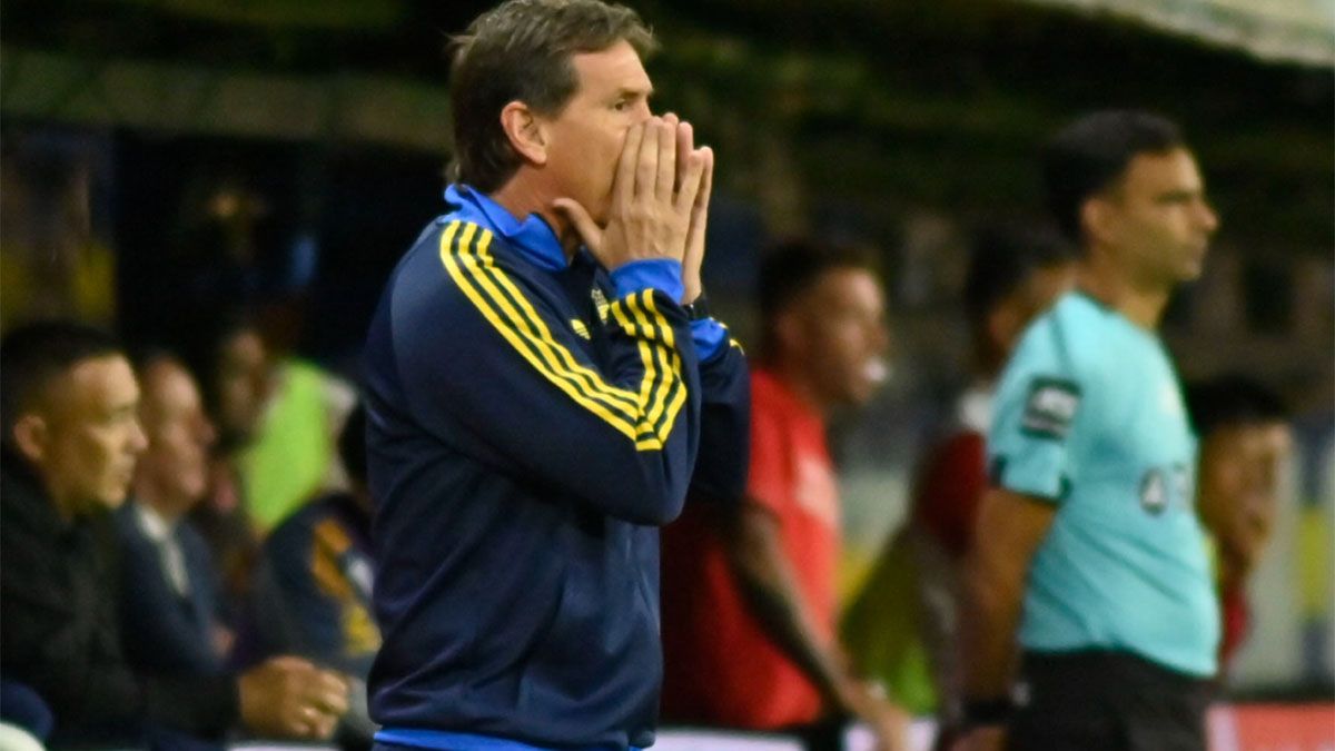 El Sif&oacute;n &Uacute;beda les da indicaciones a sus jugadores.