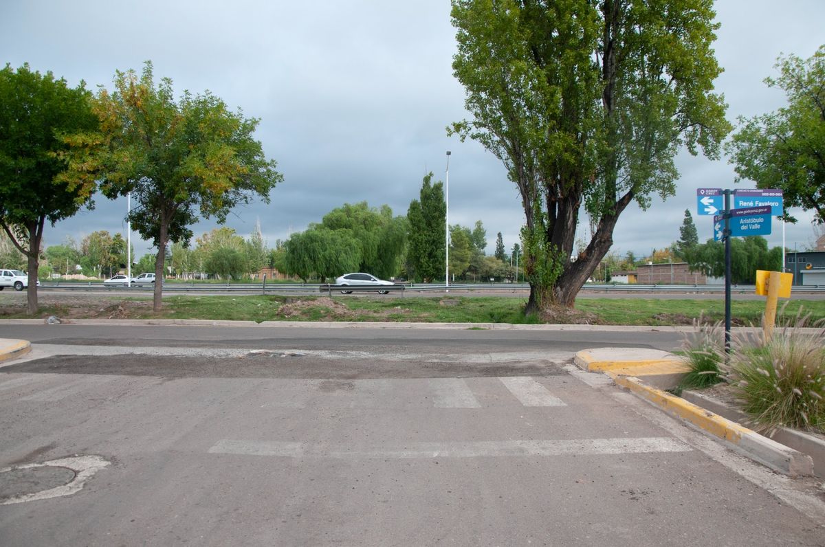 El Gobierno llamó a licitación para intervenir el cruce entre Ruta 40 y Aristóbulo del Valle. El Gobierno llamó a licitación para intervenir el cruce entre Ruta 40 y Aristóbulo del Valle.
