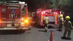 Bomberos combatieron el incendio de un Fiat Siena: investigan si fue intencional