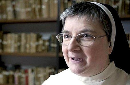 Sor Internet, la monja expulsada por ser fanática de la web