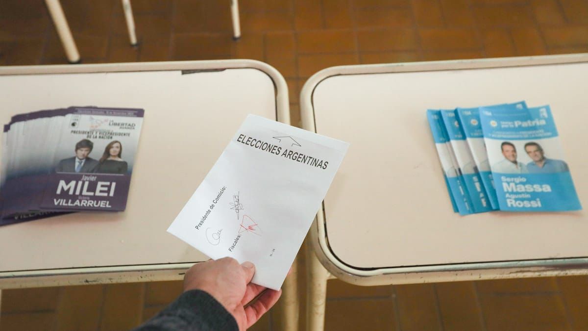 La senadora de la nación alertó públicamente la rotura de boletas en distintas escuelas de la provincia. Desde el partido están reuniendo los testimonios necesarios para ampliar la denuncia a la Junta Electoral. La senadora de la nación alertó públicamente la rotura de boletas en distintas escuelas de la provincia. Desde el partido están reuniendo los testimonios necesarios para ampliar la denuncia a la Junta Electoral.