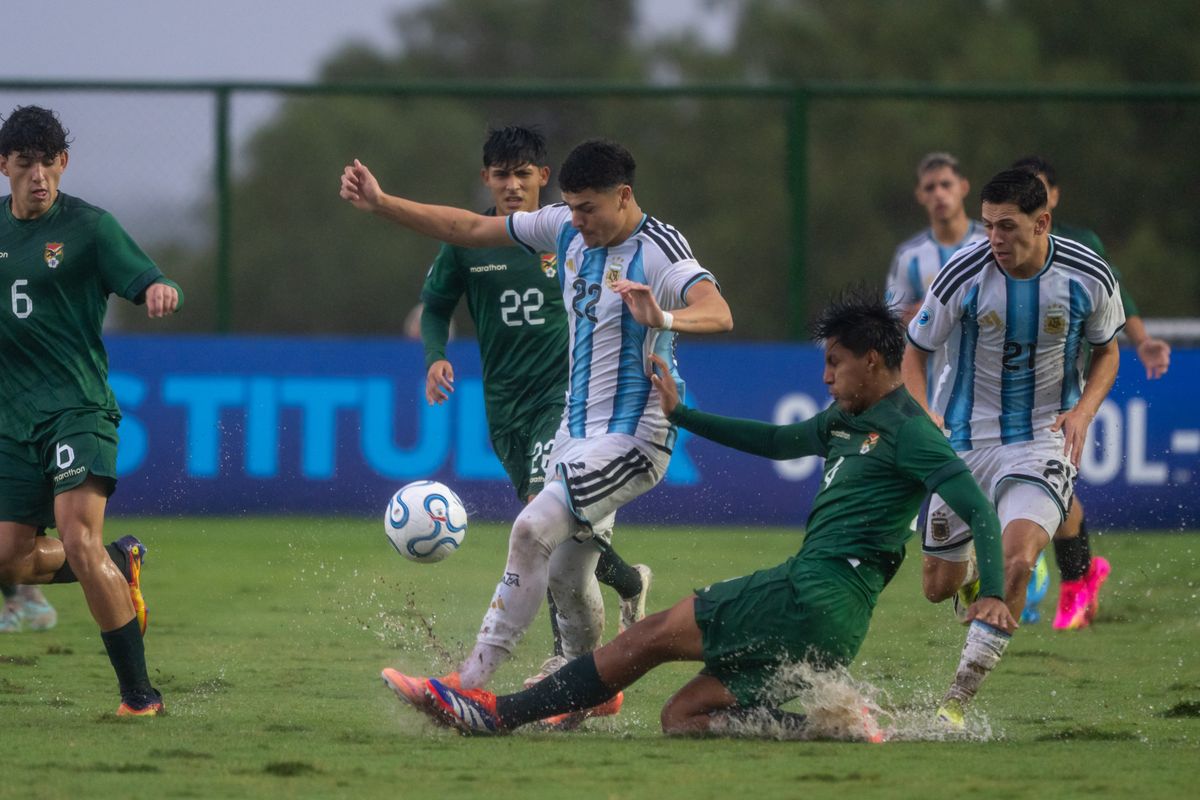Argentina no pudo con Bolivia, pero se clasificó.