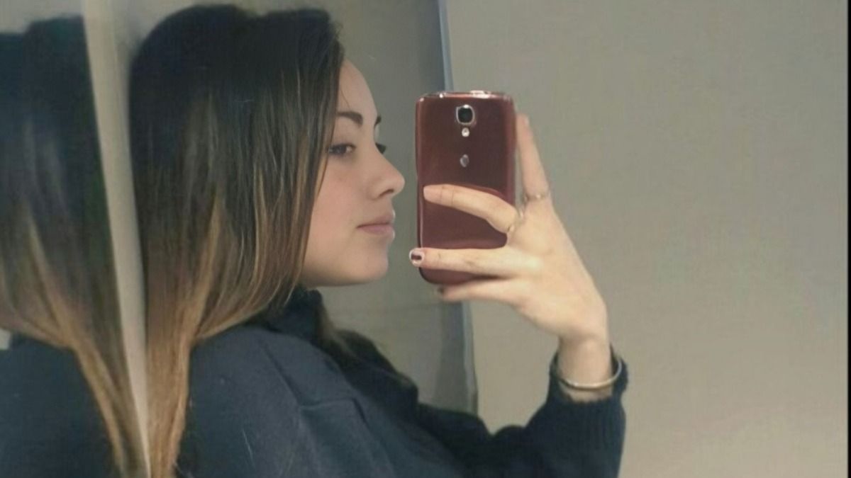 Constanza Bravi fue removida de su cargo en el Ministerio de Defensa por no dar con el perfil, según un comunicado oficial. Constanza Bravi fue removida de su cargo en el Ministerio de Defensa por no dar con el perfil, según un comunicado oficial.